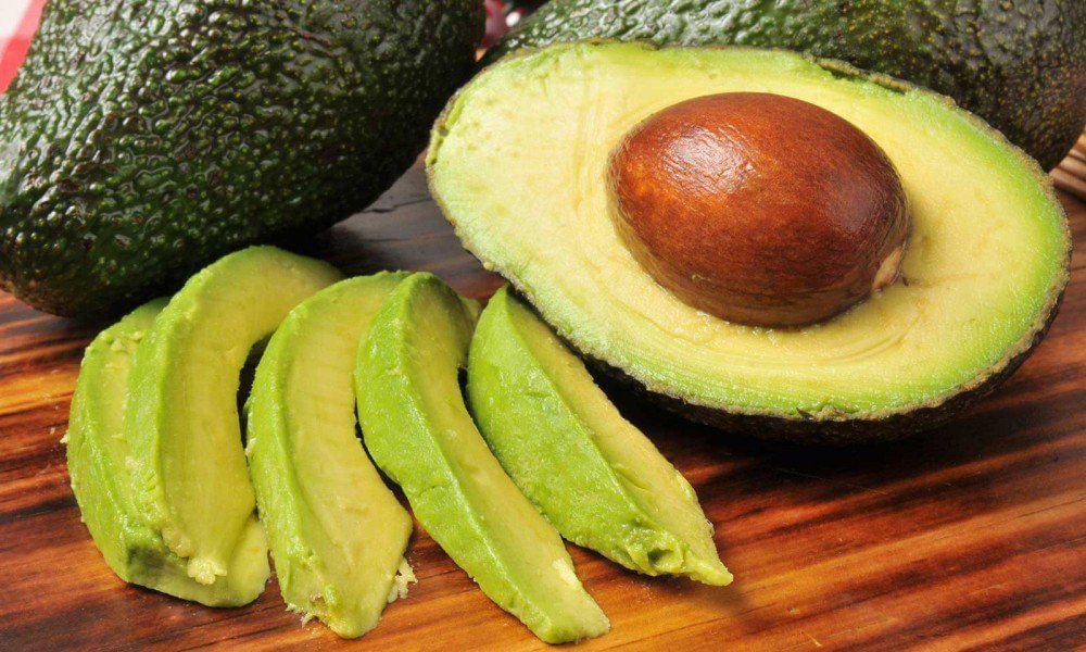 Avocado: Beneficiile fructului minune