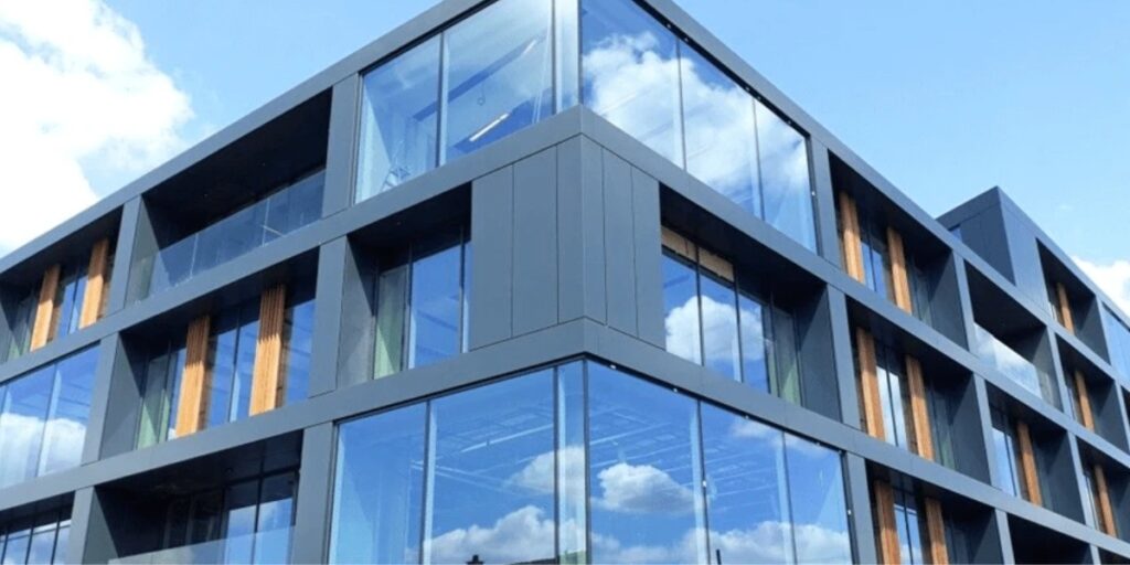 Ferestre și uși din aluminiu pentru construcții sustenabile: soluțiile Aluprof adresate sectorului B2B 3 Ferestre si usi din aluminiu pentru constructii sustenabile
