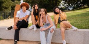 Moda 2025 Explicată: Stiluri, Culori și Piese Must-Have