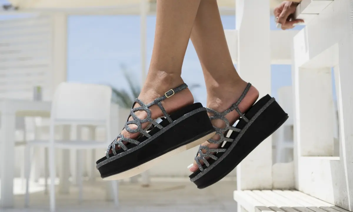 Pantofi cu platforma: Ghidul complet pentru a alege cei mai potriviti pantofi in stil si confort