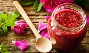 Dulceața de Trandafiri: Delicatetea Parfumată a Tradiției Românești